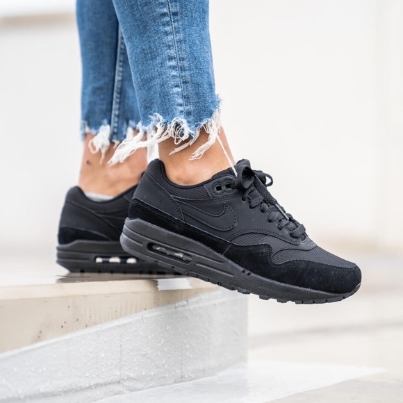 nike air max 1 triple black